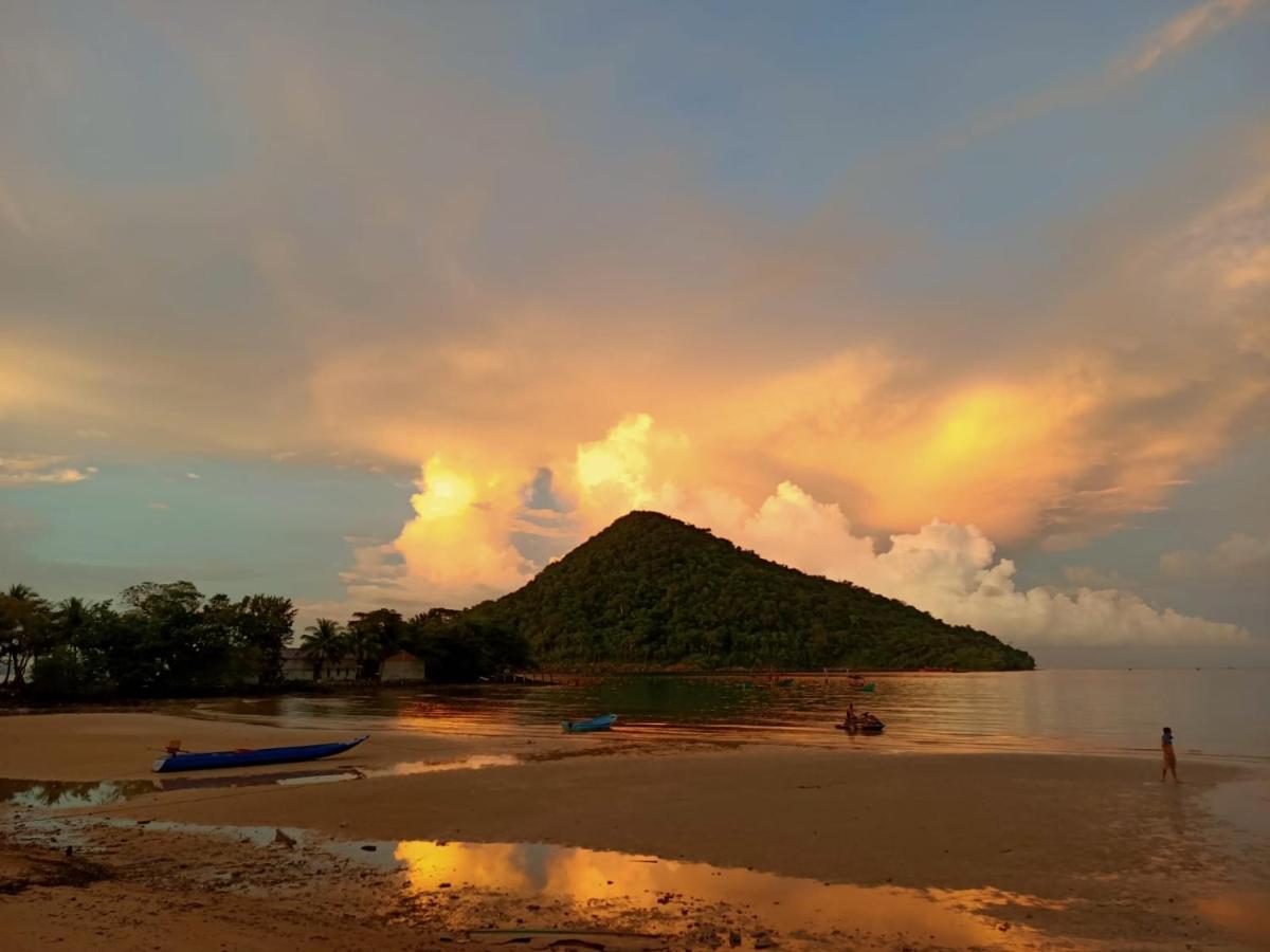 Sam's M'pai Bay โฮมสเตย์
