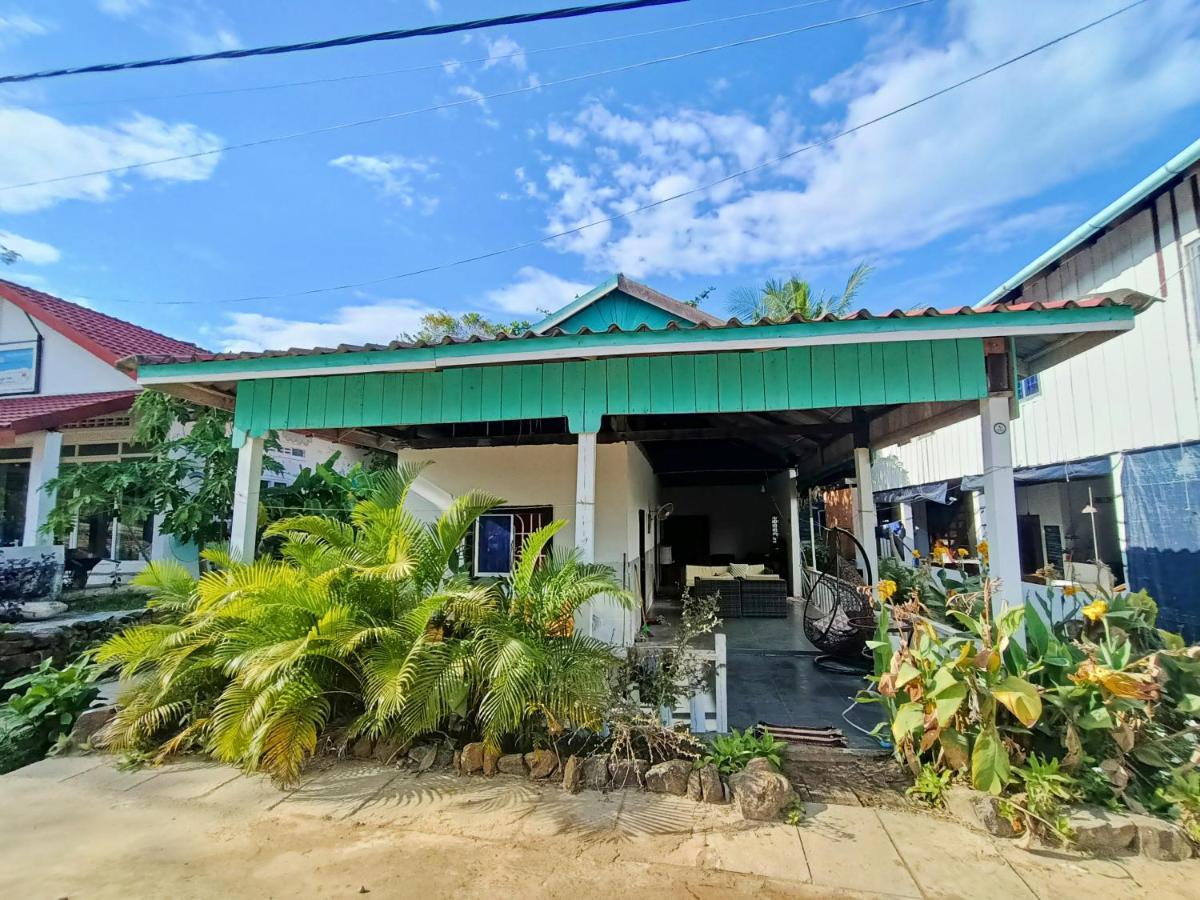 Sam's M'pai Bay